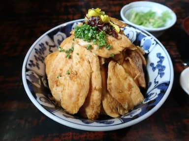 よね家鳥わさ丼