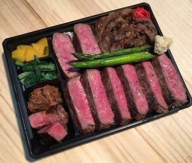 やきにくれすとらん沙蘭「沙蘭ステーキ盛弁当」