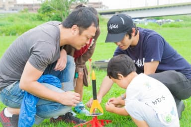 ロケットを作って飛ばしてみよう！