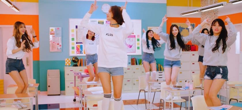 韓国ガールズアイドル MOMOLAND 3rd Singleに
雑貨ブランド「KLON」が登場