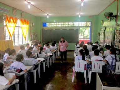 現地公立小学校でのティーチング・アシスタント(補助教員)体験