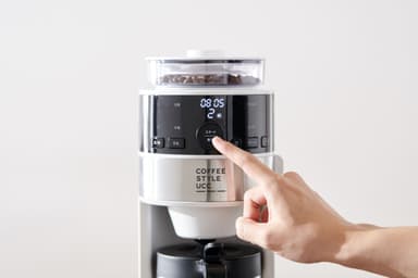 ボタン一つで、豆から挽くコーヒーが簡単にできる