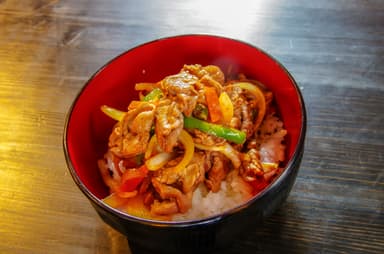 パイン牛しょうが焼き丼