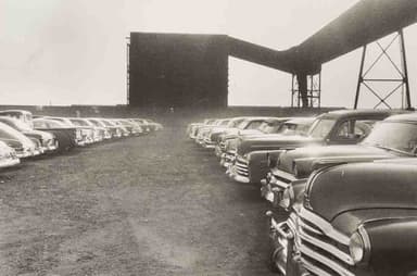 《リバー・ルージュの自動車工場 ― デトロイト》1955年 River Rouge Plant&#44; Detroit&#44; 1955 (C) Robert Frank