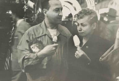 《聖ジェナーロ祭、ニューヨーク》1948年 San Gennaro&#44; NYC&#44; 1948 (C) Robert Frank