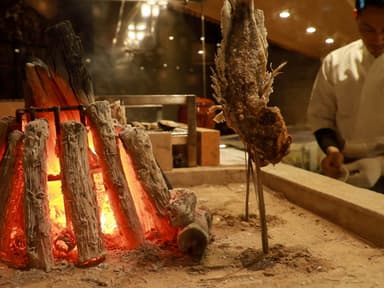 店内：原始焼きの様子