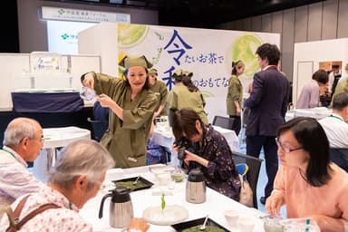 【視る】氷水出し緑茶コーナー　えっ!?急須に氷？驚き体験