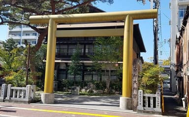 よさこい稲荷神社 黄金の鳥居