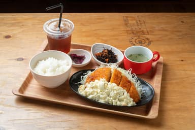 タルタルたっぷり チキンカツ南蛮定食