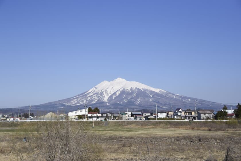 30年ぶりの記念イベントを青森県最高峰「岩木山」で開催　
限定御朱印の授与や登山者全員による岩木山の水で乾杯など　
～令和元(1)年6月25日は標高1,625メートルの岩木山に集合～