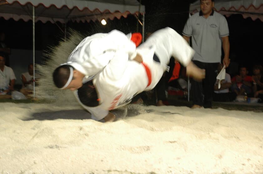 600年以上続く沖縄独特の格闘技・「沖縄角力」、
6/17の大会を皮切りに久米島で5場所開催！