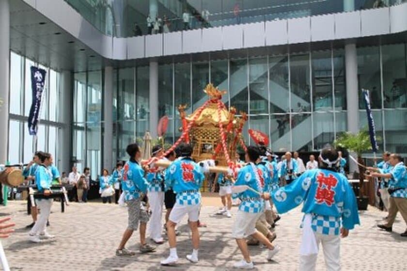 ～「阿倍野神輿」と「阪南獅子舞」が
日本一高いビルを巡幸します！～
あべのハルカスから大阪・関西の運気上昇祈願