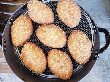 パン屋のぱんじー(地元の人気カレーパン)