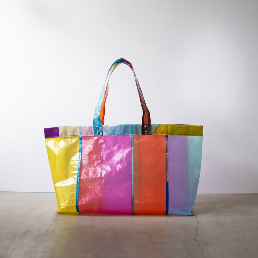 LYL、カラフルで軽快なビッグトート
「Ultralight tote bag 4268 XL」を販売！
～持っていることすら忘れるほど軽量～