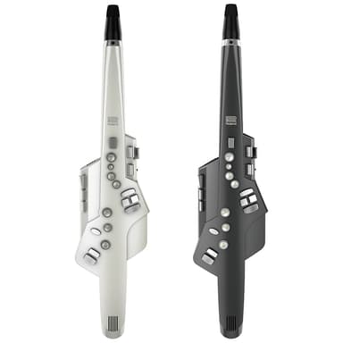 2016年発売の「Aerophone AE-10」(左)と2017 年発売の「Aerophone AE-10G」