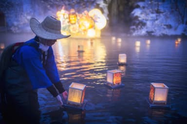 【青森屋】ねぶり流し灯篭  灯篭流しイメージ