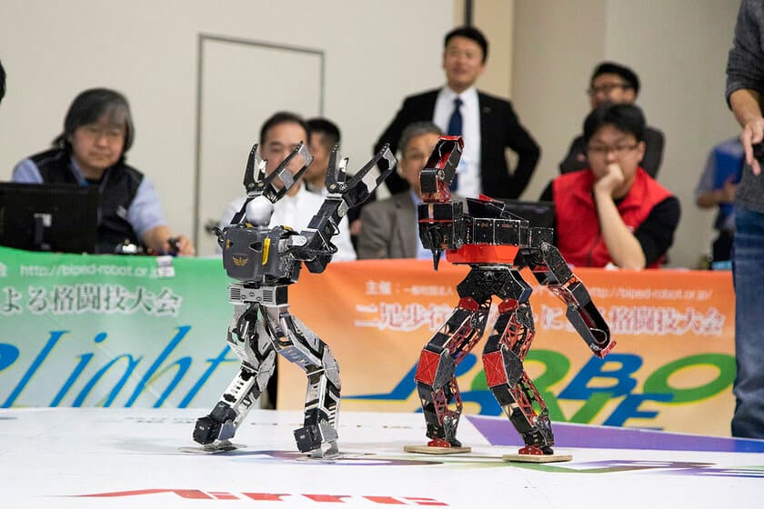 抽選で二足歩行ロボットが当たる！
二足歩行ロボット格闘競技大会を9月28日、29日横浜にて開催