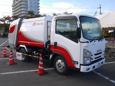 街中で活躍しているゴミ収集車