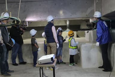 免震構造マンション地下免震ピット見学会