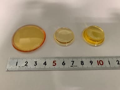 室内灯下でのグラフェン量子ドット＋シリカ系無機材料の複合体