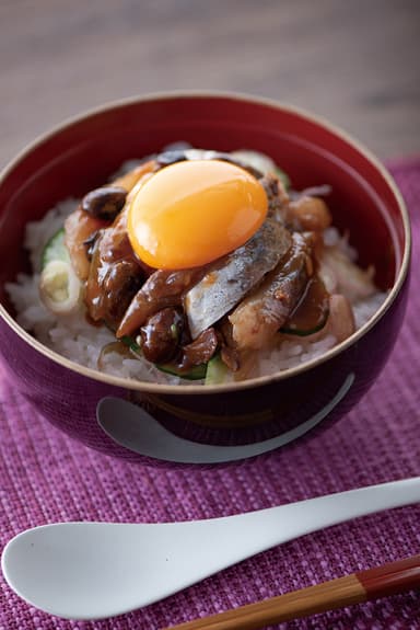 「黒豆でつくった、食べる醤油」を使った鯵丼