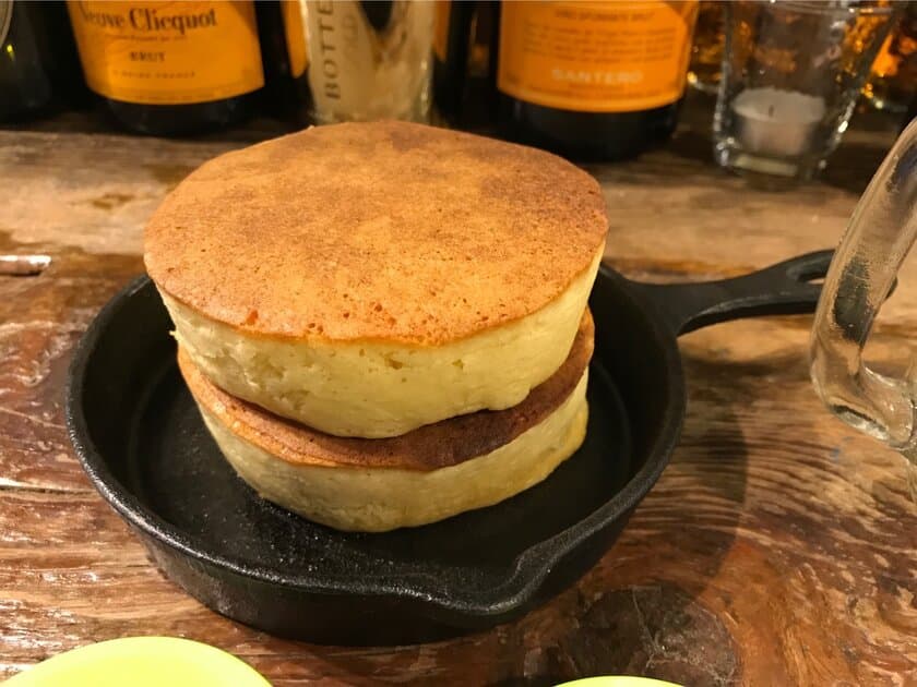 自家製バターの濃厚風味！分厚い間借りホットケーキでほっと一息！
Cafe Pippi が下北沢にオープン！