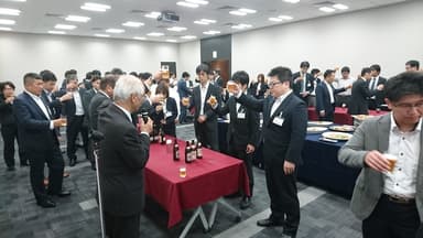 開催初日の懇親会の様子