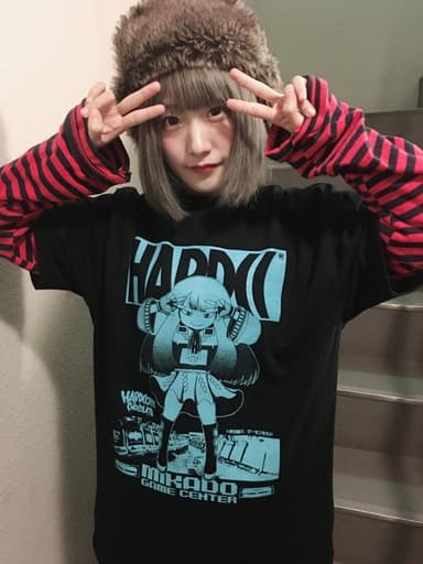 ゲーセンミカド×ハードコアチョコレート「ミカドちゃん」Tシャツ(教育の敗北ブラック)_着用画像