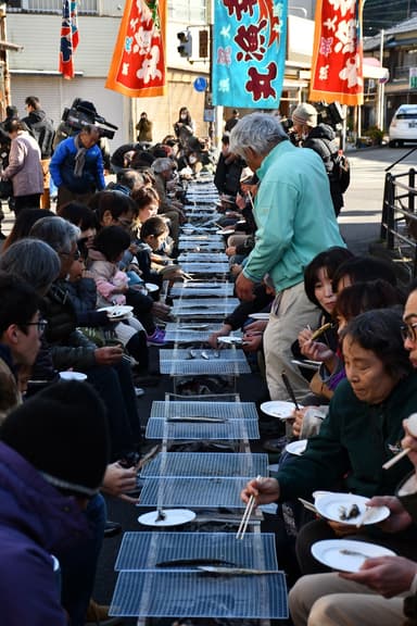 さんまはその場で焼いて食べられます