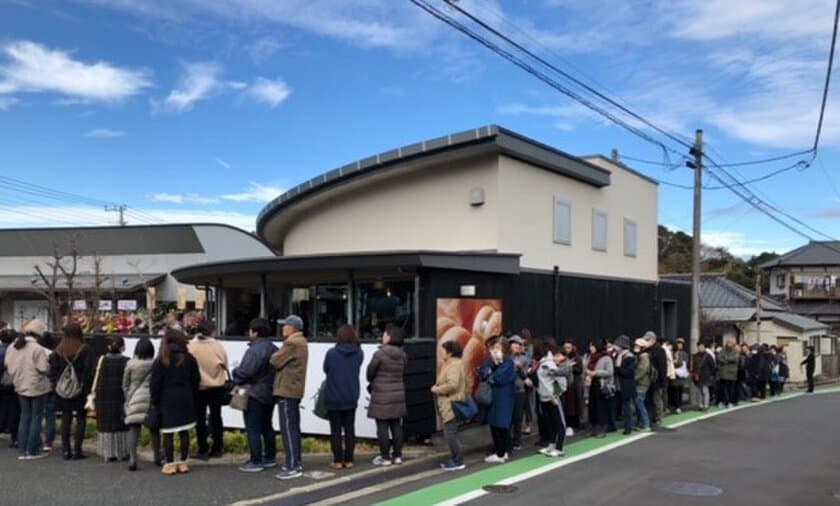 日本初の味噌屋が開業した食パン専門店に100人の行列