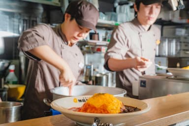 オムライスは店内で一皿ずつ手作り