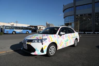 デザインのモチーフとなった『全面フルラッピング車』　デザイン担当　村田 純里さん