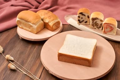 やさしい甘さが味わえる“EIGHT BREAD PREMIUM”の高級食パン