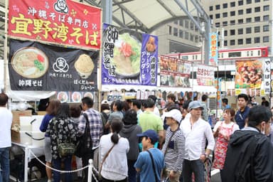 飲食会場昨年の様子(2)