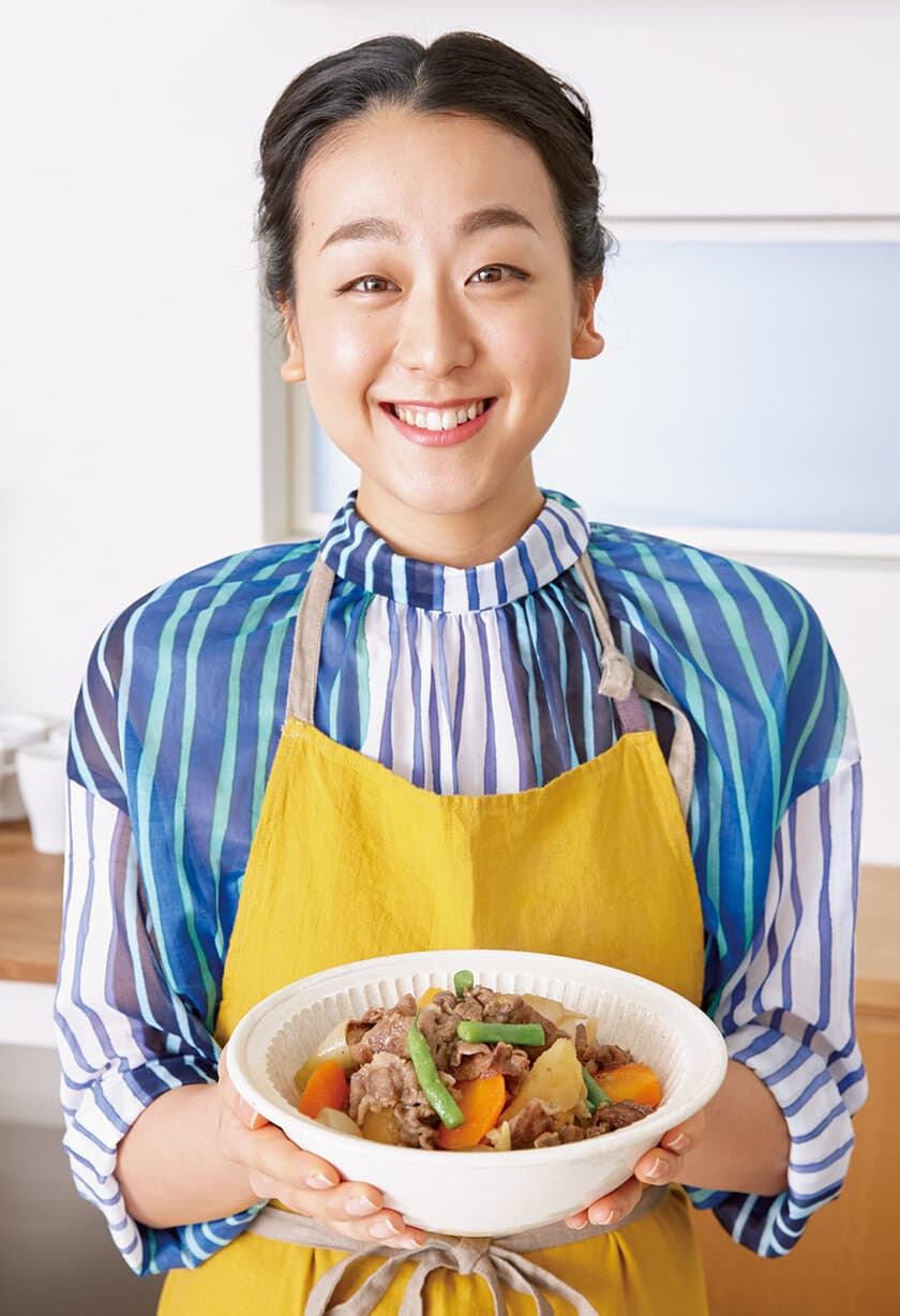 浅田真央さん初の料理連載が
雑誌『オレンジページ』でスタート！
プロの料理家に学ぶ「おうちごはん1年生」