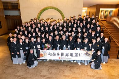 1月に開催の「黒紋付会」では約100名が黒紋付姿で集合