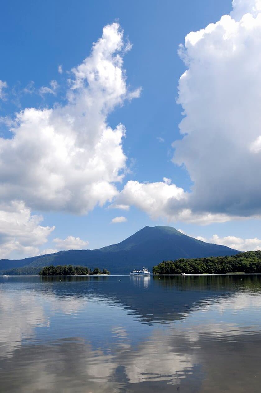 北海道で温泉リゾートを運営する鶴雅ホールディングス、
おうちで北海道の大自然を満喫できる
動画サイト「Home Trip HOKKAIDO」を公開！