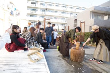 シェアハウスのみんなで餅つき