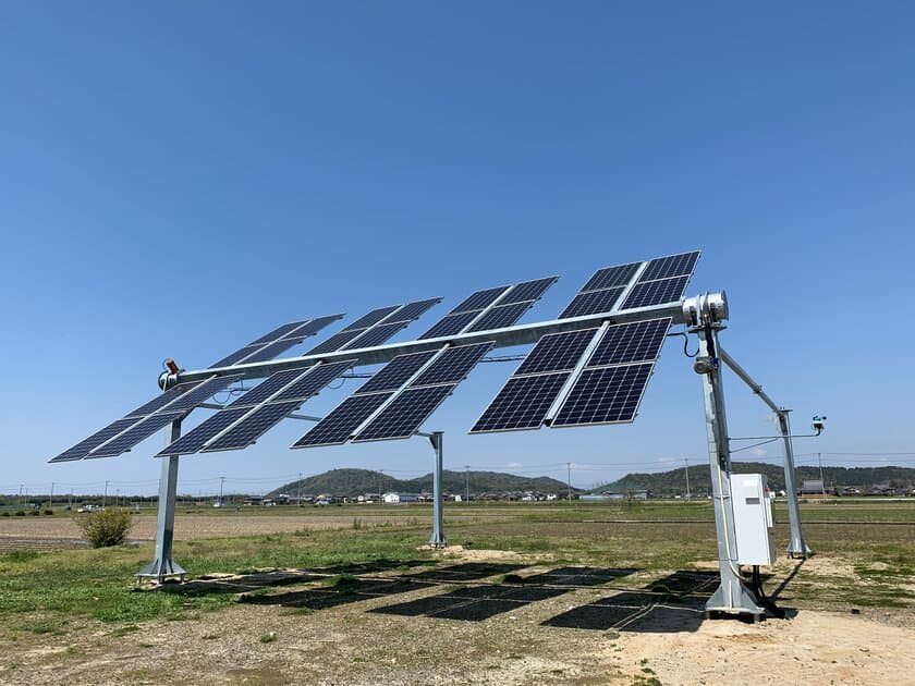 日本初、国際特許取得技術を採用した
3次元追尾式営農型太陽光発電架台
「ノータス架台」実証実験プラントが完成