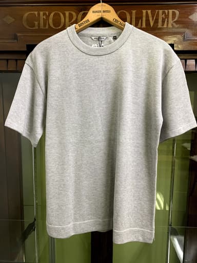 ボーダークルーネックTシャツ グレー／インディゴブルー ￥13&#44;000(税別)