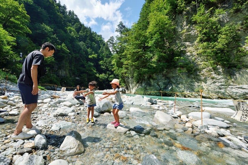 黒部峡谷鉄道が小学生(6歳以上12歳未満)限定で
お得な運賃にて乗車可能な「夏休みこどもデー」割引を実施