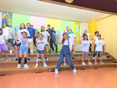 「NA NA NAなしダンス」の様子(1)