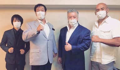 右から秋山氏、著者、小橋氏、友野氏