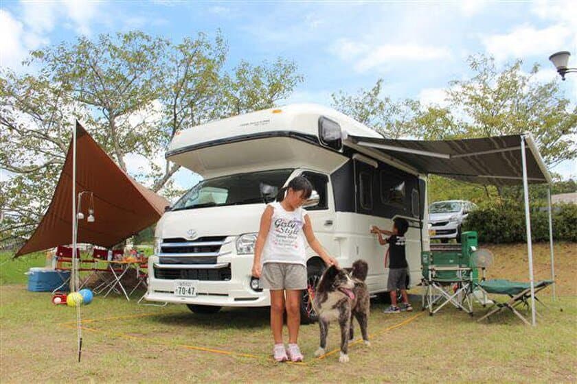 急増する新しい旅のカタチ「車泊（くるまはく）」
コロナ禍で車泊の予約件数が昨対比200％の伸び