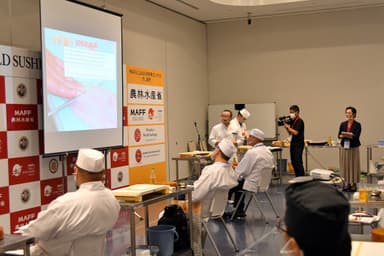 International Sushi Workshopで講義する一般社団法人国際すし知識認証協会代表理事の風戸氏