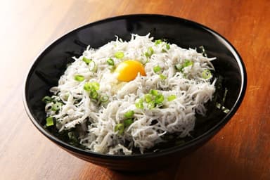 【大かまど飯 寅福】釜揚げしらす丼定食