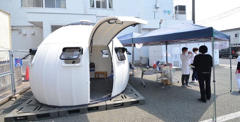 Withコロナ時代の医療現場で導入急増中
「イージードーム ハウス(EZDOME HOUSE)」
機能・性能がさらにバージョンアップ！
医療関係者の「あったらいいな」を実現　
インフルエンザシーズンの感染症対策にも貢献します