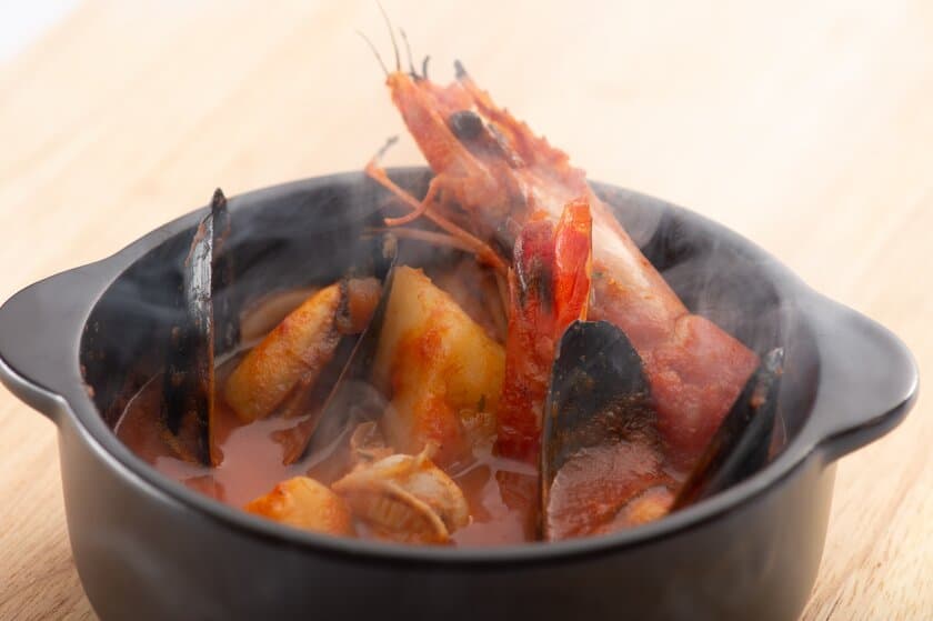 特製ブイヤベース×煮込み料理専門店で至極の一滴を！
魚介・牛・豚・鶏・野菜の煮込み料理専門店
「nico-me Bistro ReEn」が
川崎市幸区に11月19日(木)オープン！
夜はワインも楽しめる食事動機×飲み動機のハイブリッド業態