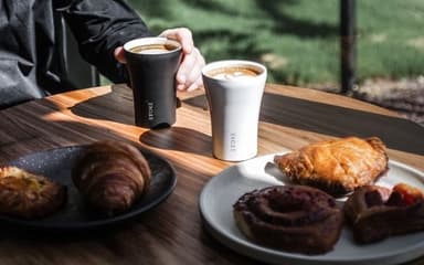 お気に入りのカフェで紙カップの代わりに