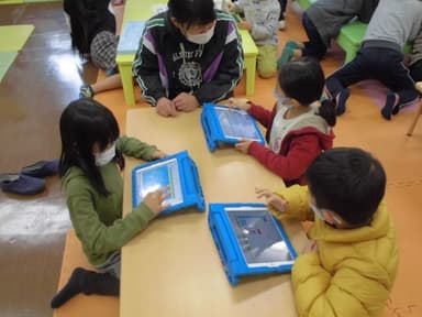 明日葉が運営する学童教室で、デキタスを使用する子どもたち